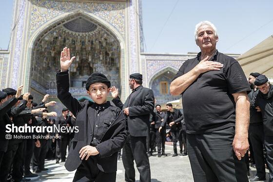 گزارش تصویری | عزاداری زائران رضوی در سوگ رحلت پیامبر اکرم (ص) و شهادت امام حسن مجتبی (ع) در حرم رضوی