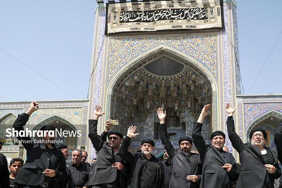 گزارش تصویری | عزاداری زائران رضوی در سوگ رحلت پیامبر اکرم (ص) و شهادت امام حسن مجتبی (ع) در حرم رضوی