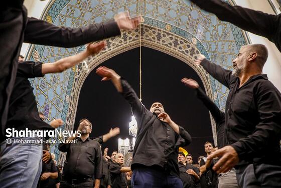 گزارش تصویری | «حسینیه حرم»، عزاداری سنتی اقوام استان‌های مختلف در حرم مطهر رضوی