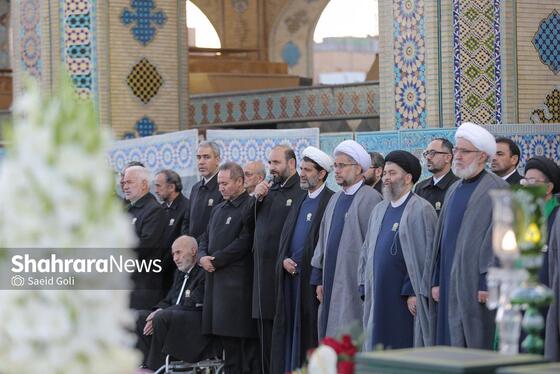 گزارش تصویری | آیین سنتی تعویض پوش ضریح مطهر امام رضا (ع)