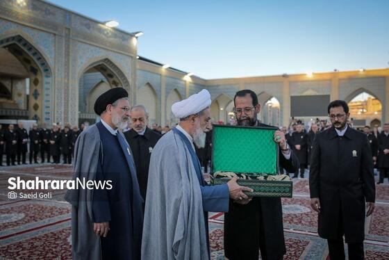 گزارش تصویری | آیین سنتی تعویض پوش ضریح مطهر امام رضا (ع)