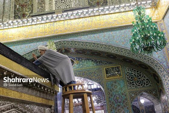 گزارش تصویری | آیین سنتی تعویض پوش ضریح مطهر امام رضا (ع)