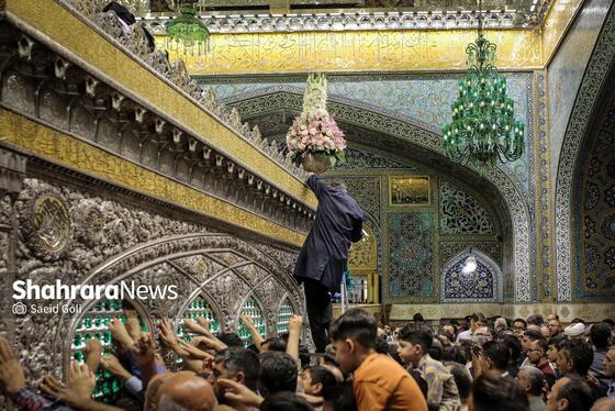 گزارش تصویری | آیین سنتی تعویض پوش ضریح مطهر امام رضا (ع)