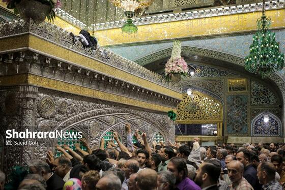 گزارش تصویری | آیین سنتی تعویض پوش ضریح مطهر امام رضا (ع)