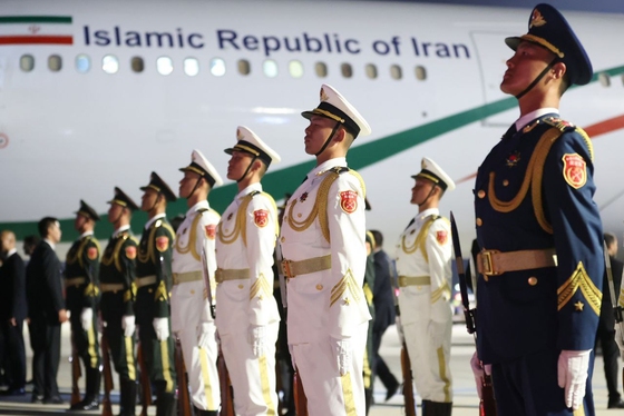 استقبال از پزشکیان در شهر تیانجین چین + فیلم و عکس