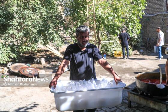 گزارش تصویری | توزیع شله نذری همزمان با شهادت امام حسن عسکری(ع) در مشهد