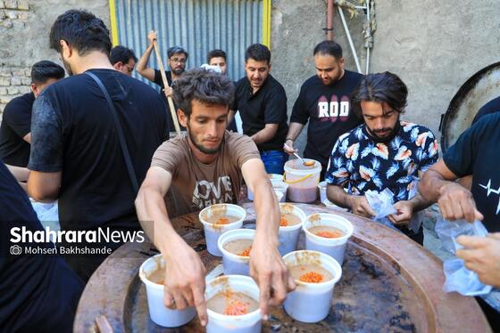 گزارش تصویری | توزیع شله نذری همزمان با شهادت امام حسن عسکری(ع) در مشهد