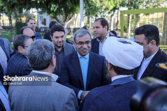 گزارش تصویری | بهره‌برداری از بزرگ‌ترین نیروگاه خورشیدی سقفی کشور