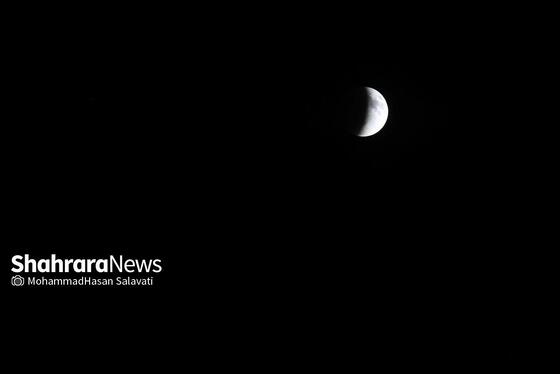 تصاویری از «ماه خونین» در آسمان مشهد