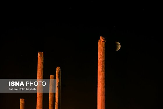 گزارش تصویری | ماه گرفتگی قرن - ایران