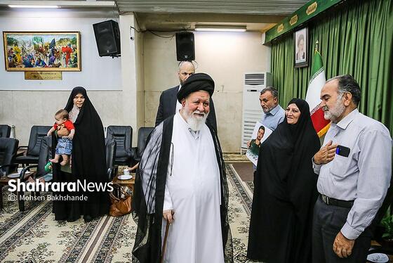 گزارش تصویری | دیدار آیت الله علم الهدی با خانواده شهدای هوافضای سپاه در جنگ ۱۲ روزه
