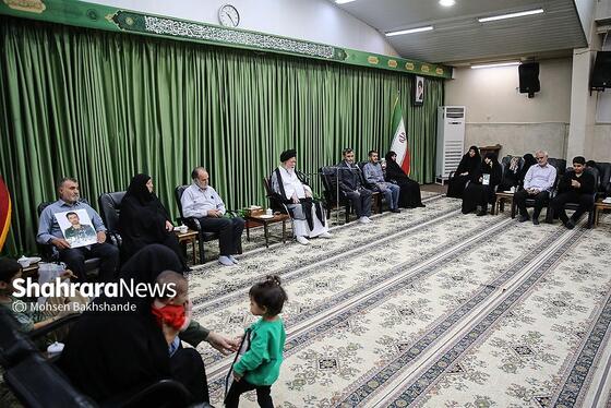 گزارش تصویری | دیدار آیت الله علم الهدی با خانواده شهدای هوافضای سپاه در جنگ ۱۲ روزه