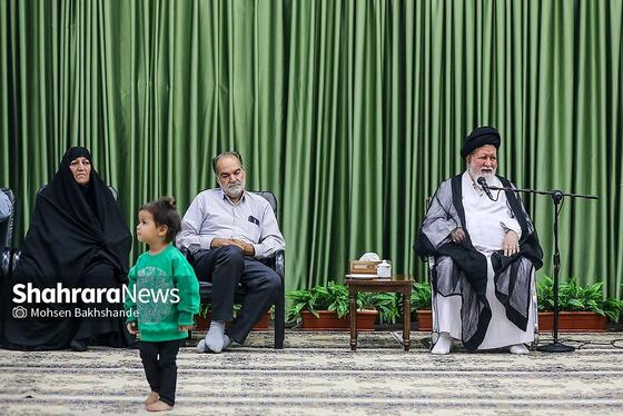 گزارش تصویری | دیدار آیت الله علم الهدی با خانواده شهدای هوافضای سپاه در جنگ ۱۲ روزه