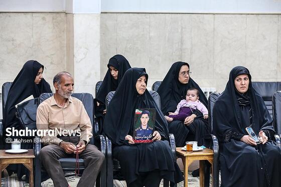 گزارش تصویری | دیدار آیت الله علم الهدی با خانواده شهدای هوافضای سپاه در جنگ ۱۲ روزه