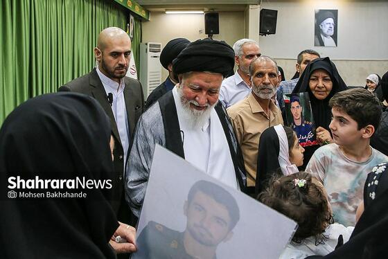 گزارش تصویری | دیدار آیت الله علم الهدی با خانواده شهدای هوافضای سپاه در جنگ ۱۲ روزه