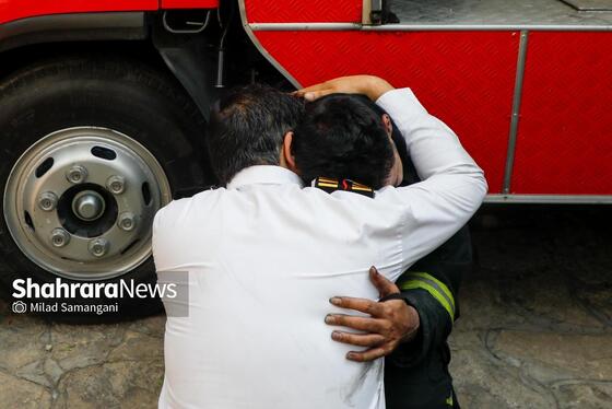 گزارش تصویری | حریق گسترده کارگاه مبل‌سازی در بزرگراه بابانظر مشهد (۲۱ شهریور ۱۴۰۴)