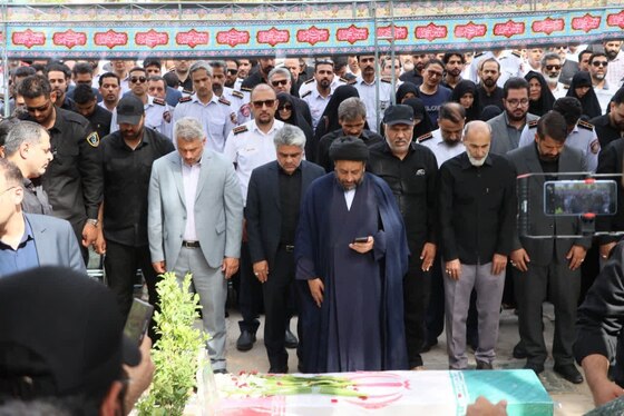 تشییع پیکر شهید «رضا فخریان»، آتش‌نشان فداکار، در حرم مطهر امام‌رضا (ع) مشهد + فیلم