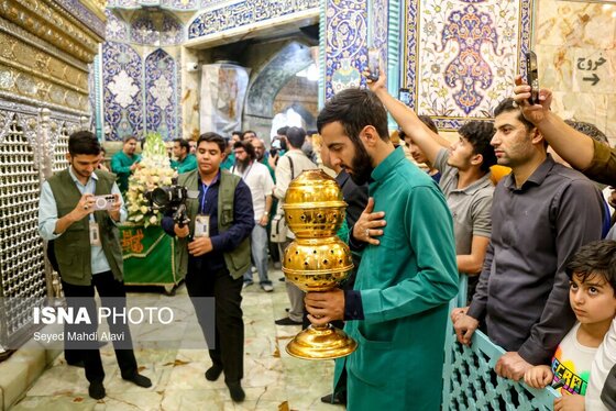 گزارش تصویری | گل آرایی ضریح حضرت معصومه (س) به مناسبت سالروز ورود ایشان به قم