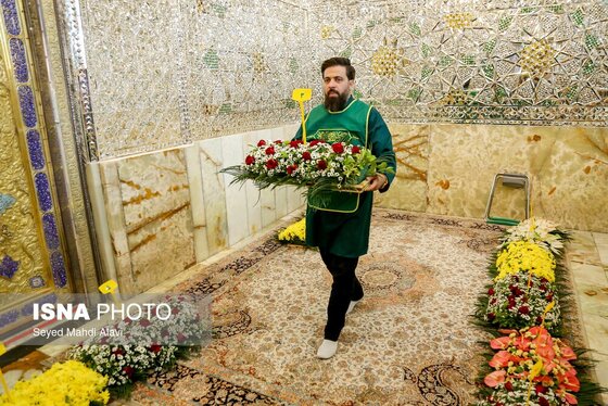 گزارش تصویری | گل آرایی ضریح حضرت معصومه (س) به مناسبت سالروز ورود ایشان به قم