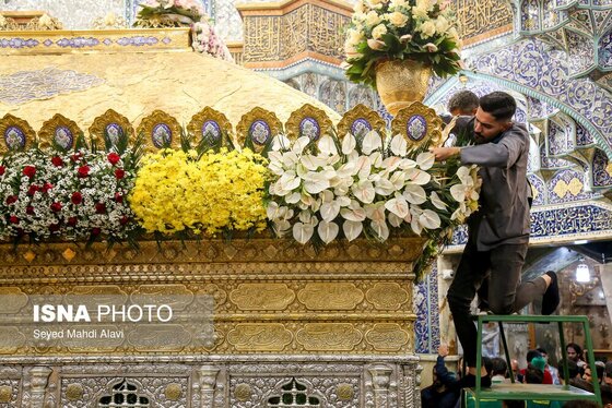 گزارش تصویری | گل آرایی ضریح حضرت معصومه (س) به مناسبت سالروز ورود ایشان به قم