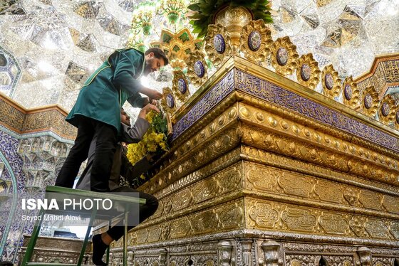 گزارش تصویری | گل آرایی ضریح حضرت معصومه (س) به مناسبت سالروز ورود ایشان به قم