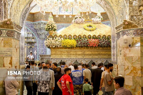 گزارش تصویری | گل آرایی ضریح حضرت معصومه (س) به مناسبت سالروز ورود ایشان به قم