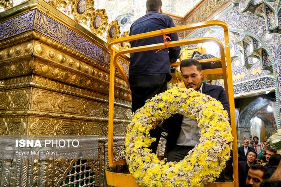 گزارش تصویری | گل آرایی ضریح حضرت معصومه (س) به مناسبت سالروز ورود ایشان به قم