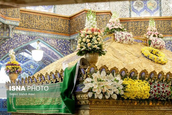 گزارش تصویری | گل آرایی ضریح حضرت معصومه (س) به مناسبت سالروز ورود ایشان به قم