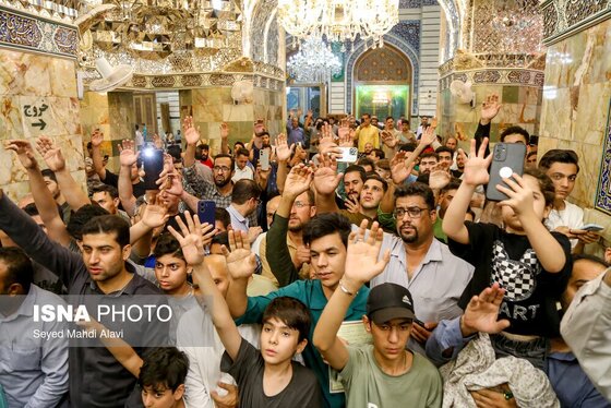 گزارش تصویری | گل آرایی ضریح حضرت معصومه (س) به مناسبت سالروز ورود ایشان به قم