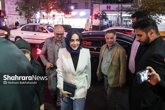 گزارش تصویری | اکران مردمی فیلم «ناجورها» در سینما هویزه مشهد