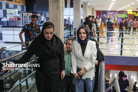 گزارش تصویری | اکران مردمی فیلم «ناجورها» در سینما هویزه مشهد