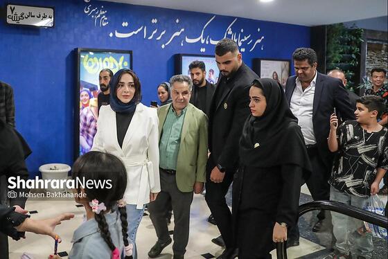 گزارش تصویری | اکران مردمی فیلم «ناجورها» در سینما هویزه مشهد