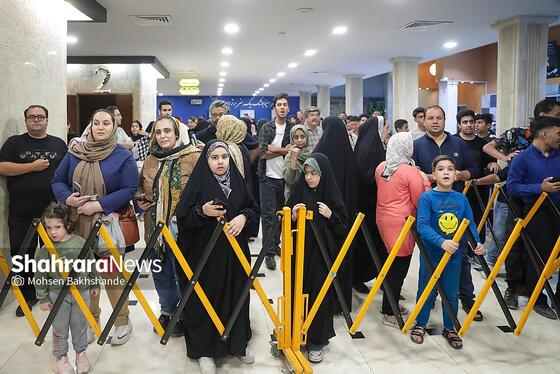 گزارش تصویری | اکران مردمی فیلم «ناجورها» در سینما هویزه مشهد