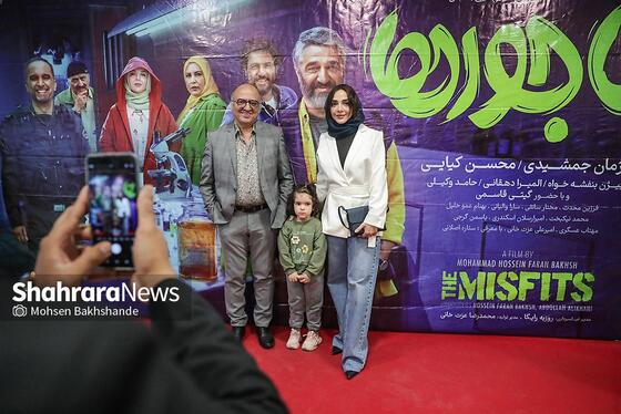 گزارش تصویری | اکران مردمی فیلم «ناجورها» در سینما هویزه مشهد