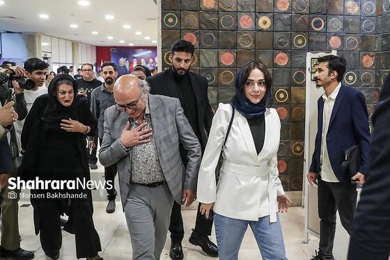 گزارش تصویری | اکران مردمی فیلم «ناجورها» در سینما هویزه مشهد