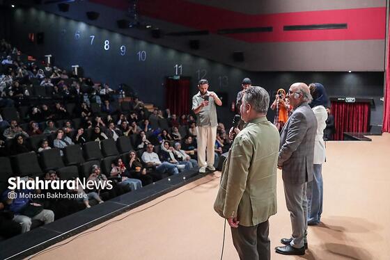 گزارش تصویری | اکران مردمی فیلم «ناجورها» در سینما هویزه مشهد