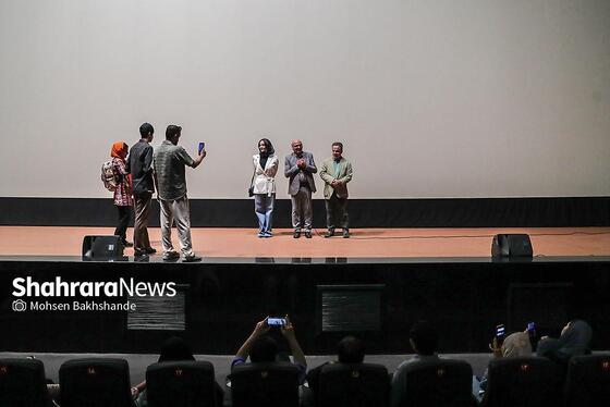گزارش تصویری | اکران مردمی فیلم «ناجورها» در سینما هویزه مشهد