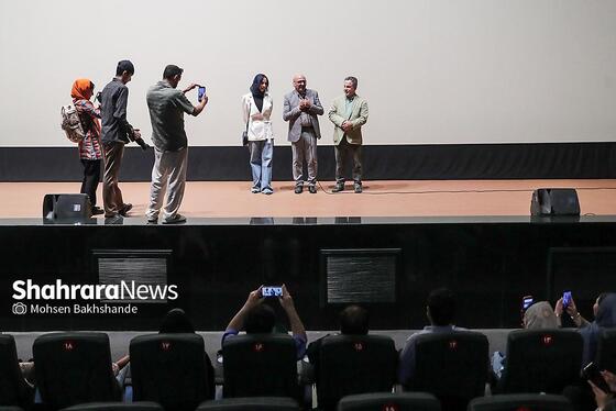 گزارش تصویری | اکران مردمی فیلم «ناجورها» در سینما هویزه مشهد