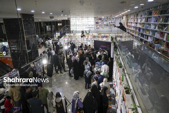 گزارش تصویری | آیین جشن امضای کتاب «نیست» اثر فاضل نظری در مشهد