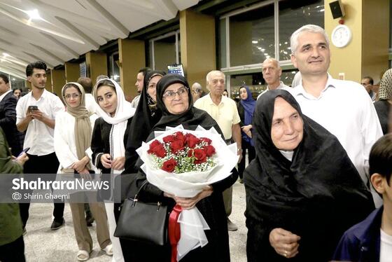 گزارش تصویری | استقبال از مدال آوران مشهدی مسابقات جهانی دانش آموزی زیست و هوش مصنوعی