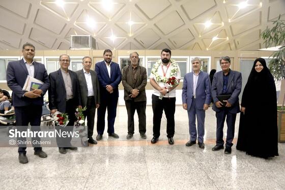گزارش تصویری | استقبال از مدال آوران مشهدی مسابقات جهانی دانش آموزی زیست و هوش مصنوعی