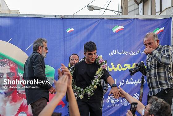 گزارش تصویری | استقبال مردمی از احمد جوان نایب قهرمان مسابقات کشتی آزاد قهرمانی جهان در زاگرب