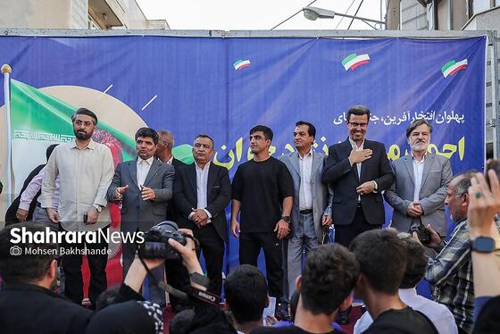 گزارش تصویری | استقبال مردمی از احمد جوان نایب قهرمان مسابقات کشتی آزاد قهرمانی جهان در زاگرب