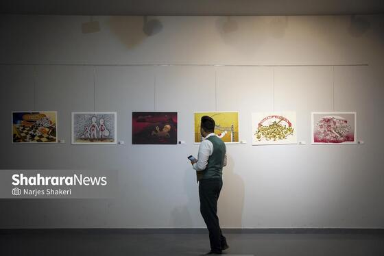 گزارش تصویری | نمایشگاه کاریکاتور «هولوساید»