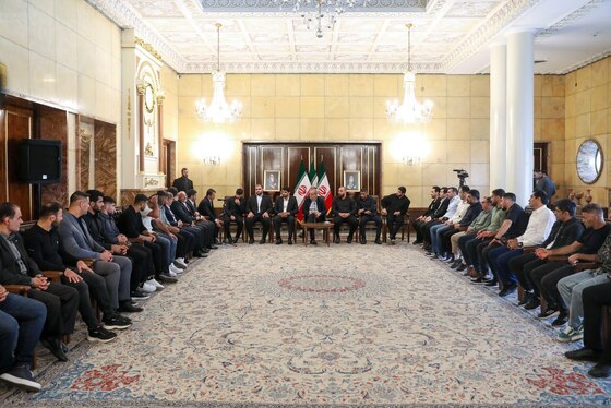 مراسم تجلیل از قهرمانان کشتی توسط رئیس جمهور برگزار شد + عکس