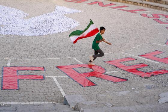 چیدمان چهار هزار درنای کاغذی در حمایت از کودکان غزه