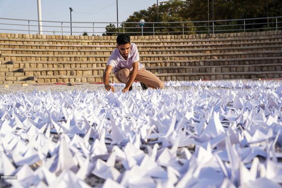 چیدمان چهار هزار درنای کاغذی در حمایت از کودکان غزه