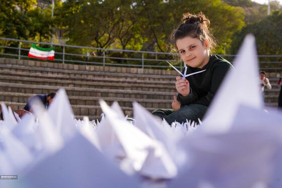 چیدمان چهار هزار درنای کاغذی در حمایت از کودکان غزه