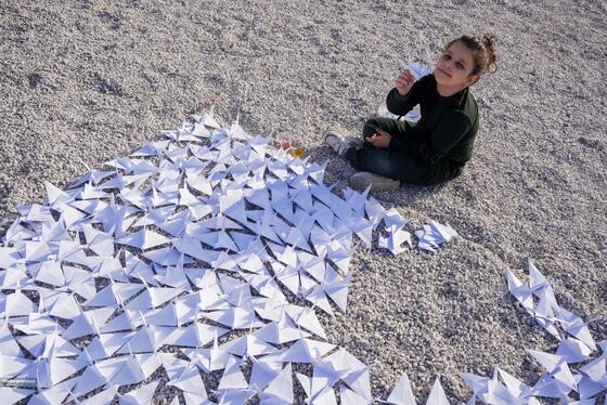 چیدمان چهار هزار درنای کاغذی در حمایت از کودکان غزه