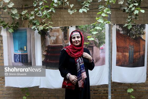 بازخوانی زندگی در قاب‌های یک خانه قدیمی | نگاهی به نمایشگاه عکس «دل و دیوار» در مشهد